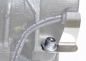 Reg / Rectifier Plug Retainer Stainless Steel Big Twin Evo 70 / 99 W / Rh Angle Plug Secures Plug To Stator End