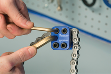 Load image into Gallery viewer, Master Link Press Tool Works On All 5 Series Chainstrument Anodized 08-0675