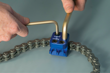 Load image into Gallery viewer, Master Link Press Tool Works On All 5 Series Chainstrument Anodized 08-0675