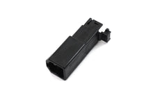 Load image into Gallery viewer, Amp 040 Series Wiring Connector 2-Wire Plug Housing 0 /  All models